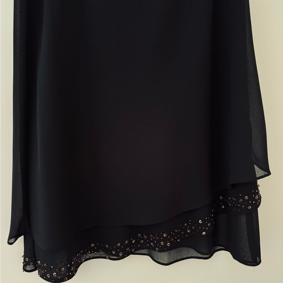 Beautiful Classy Amanda Smith, Two (2) Piece Set, Skirt and Top, Size 6 - Picture 8 of 10